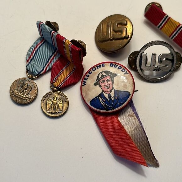 Mixed Lot of Military Pins- World War 1 and assorted United States veteran gear - Picture 2 of 6